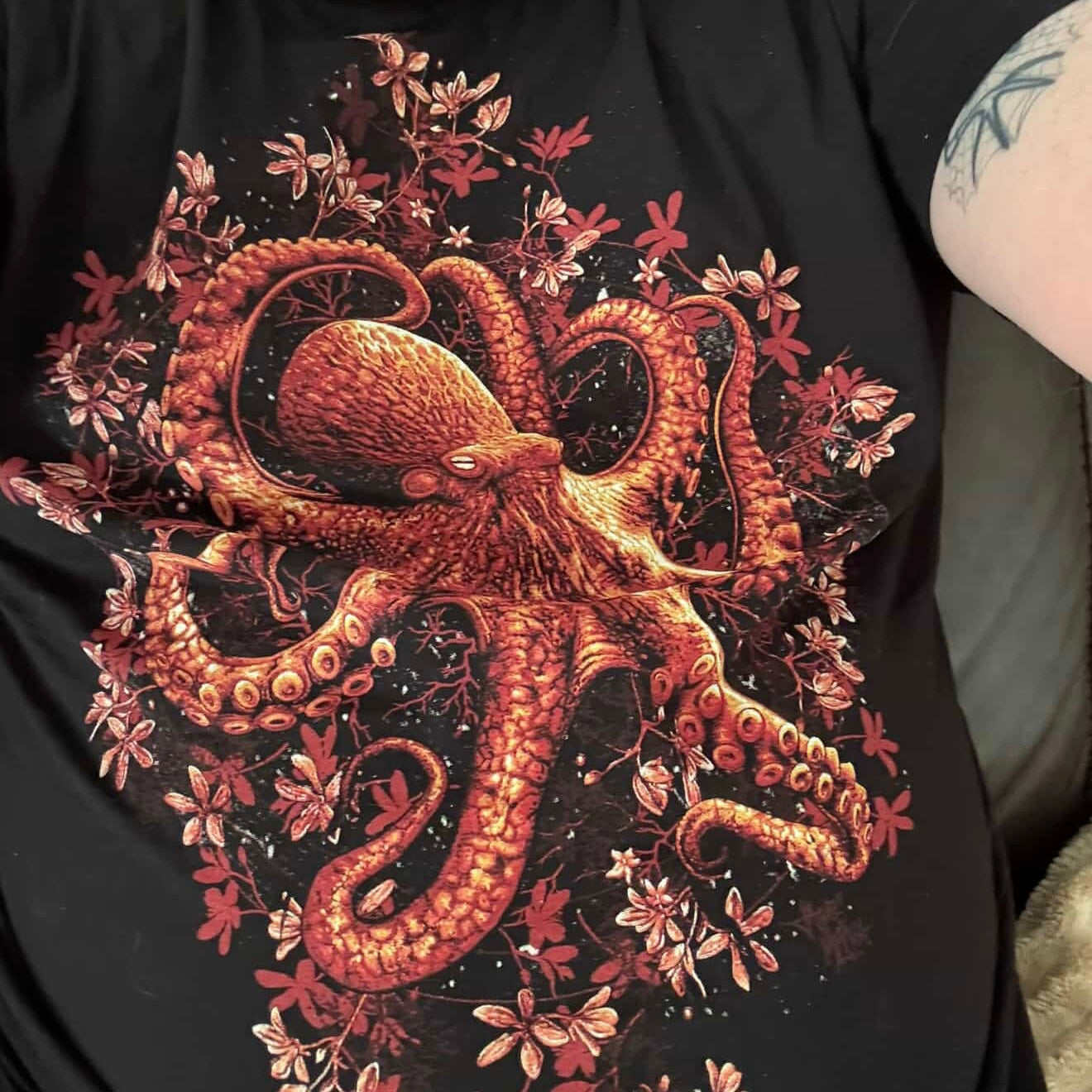 @sazomedia wearing Abyss Octopus Shirt