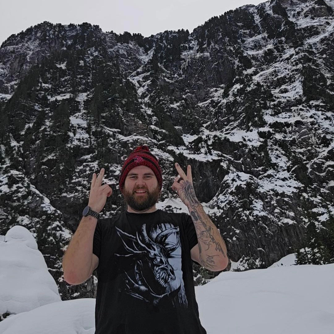 @apex_predatir wearing Dream Eater Shirt