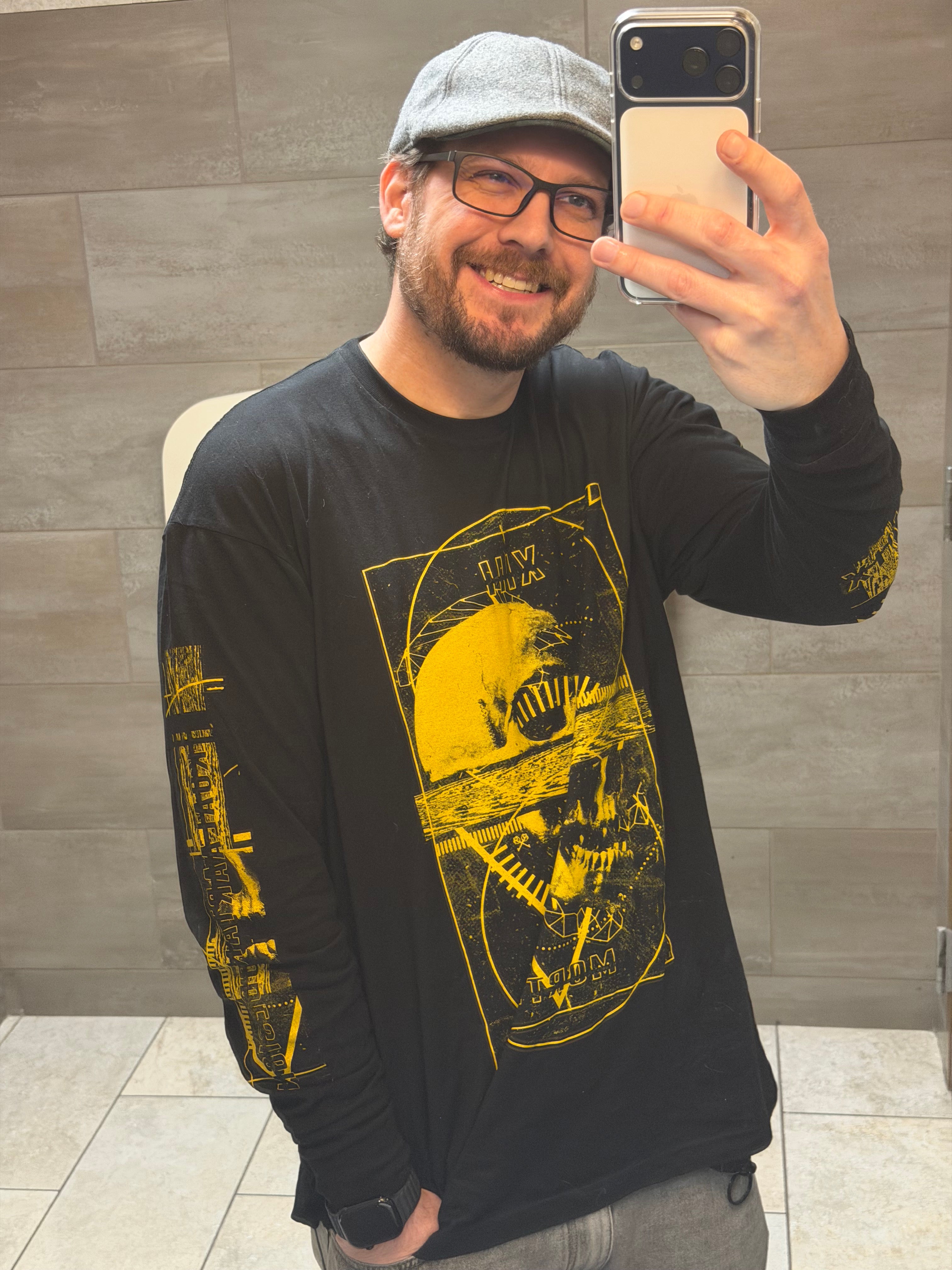 @echo_type8 wearing Morte Glitch Long Sleeve