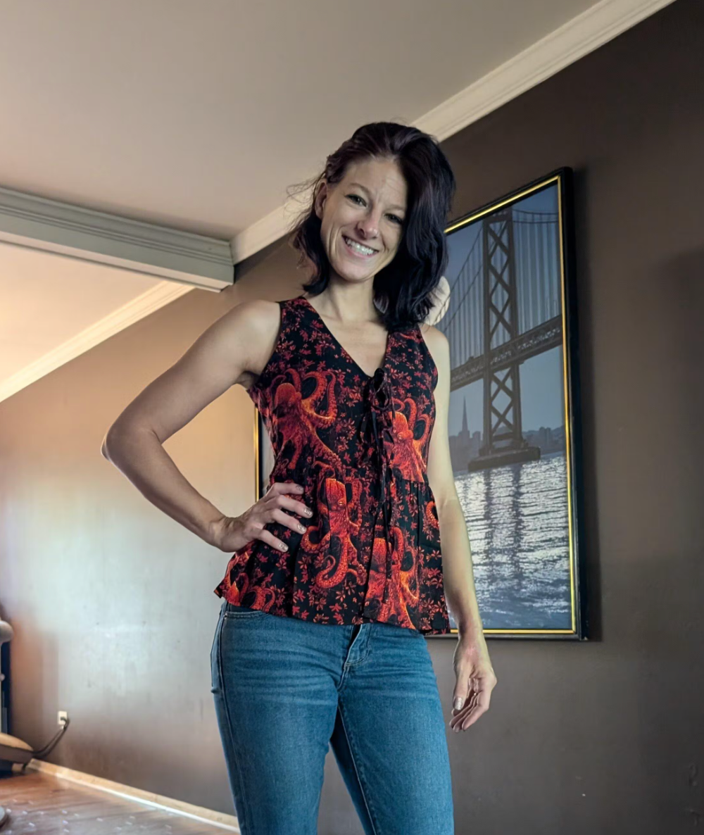 @RebeccaShapiro wearing Abyss Octopus Bow Tie Front Shirt